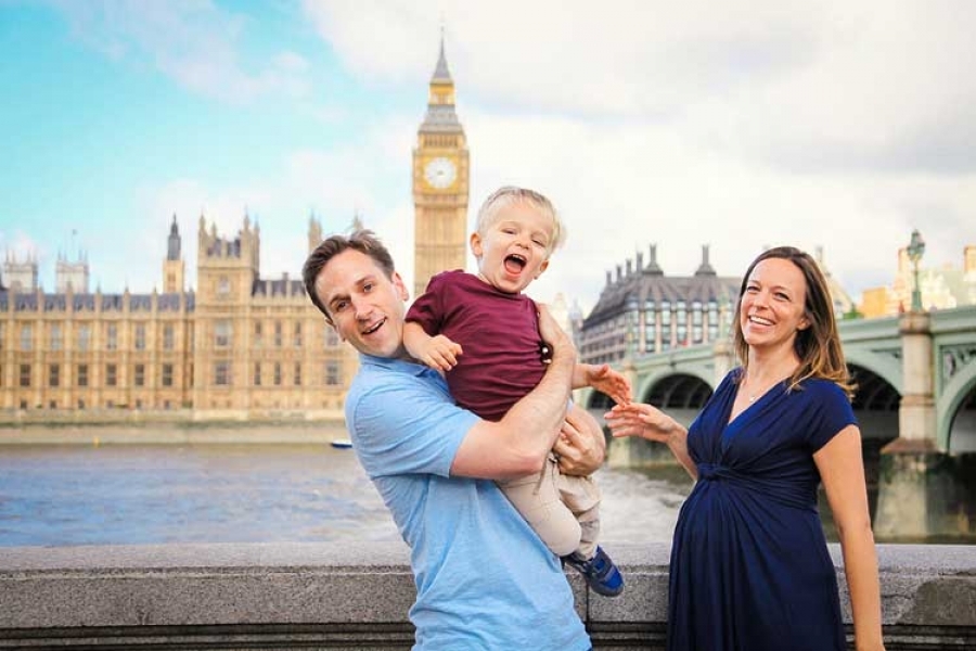 Life in uk. Семья в Британии. Семья в Великобритании обычная. Мама с ребенком в Англии. Великобритания для детей.